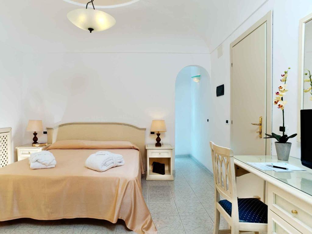 Double or Twin Room,64372090:JPEG