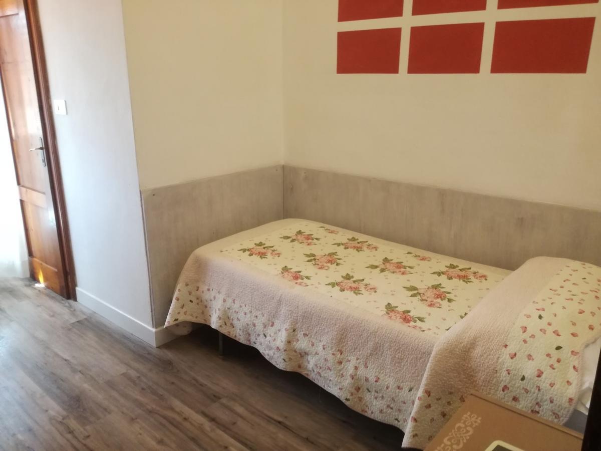 Single Room,643416834:JPEG