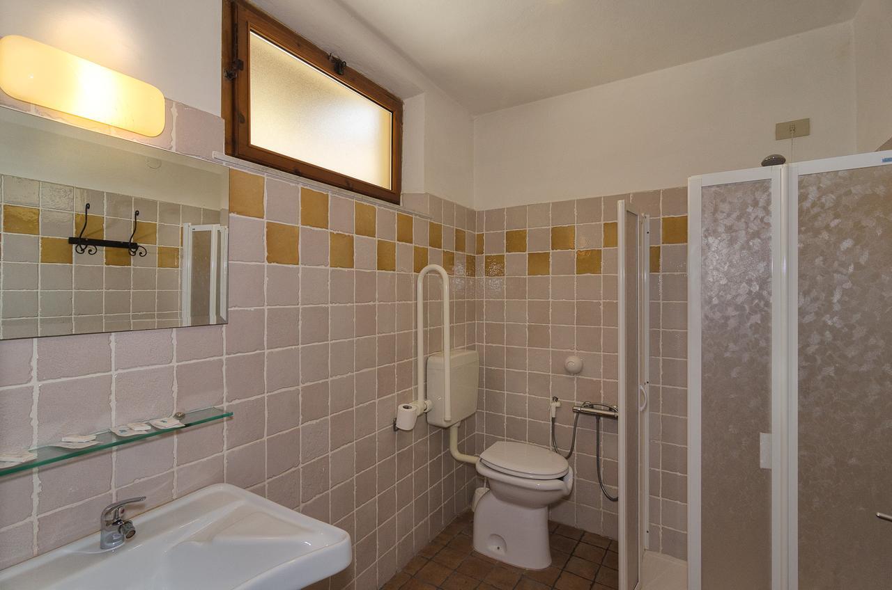 Camera Matrimoniale/Doppia con Letti Singoli con Bagno in Comune