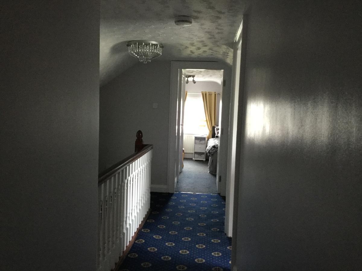 Family Room (2 Adults + 2 Children)