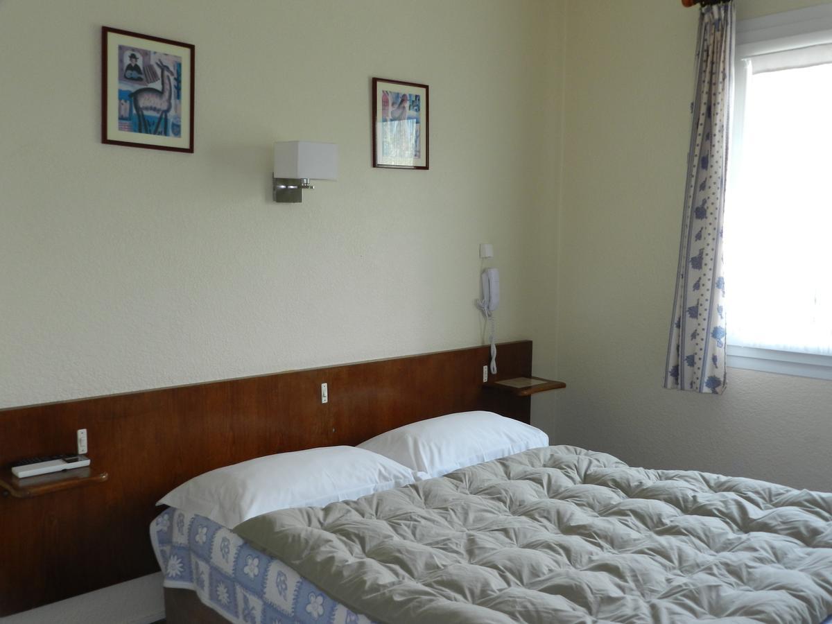 Single Room Road Side,645982710:JPEG
