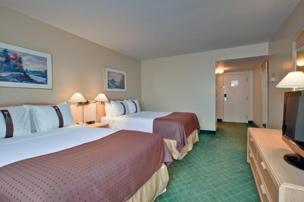 Queen Room with Two Queen Beds - Non-Smoking