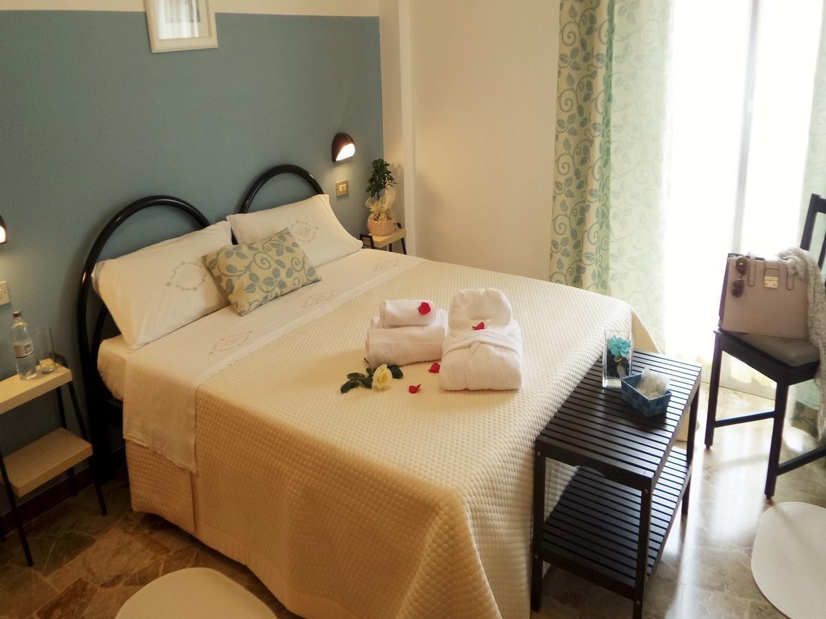 Camera Matrimoniale/Doppia con Letti Singoli con Bagno Privato