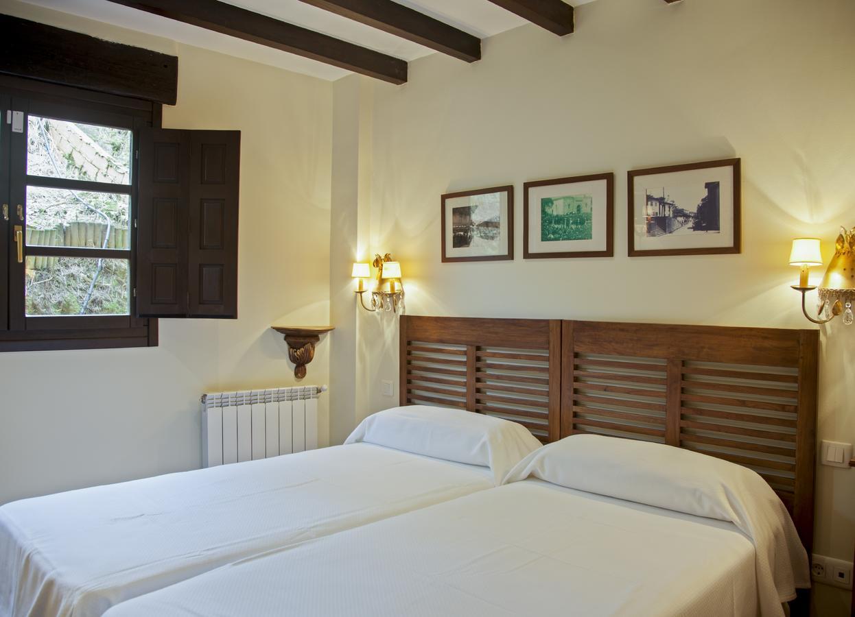 Small Twin Room,646972440:JPEG