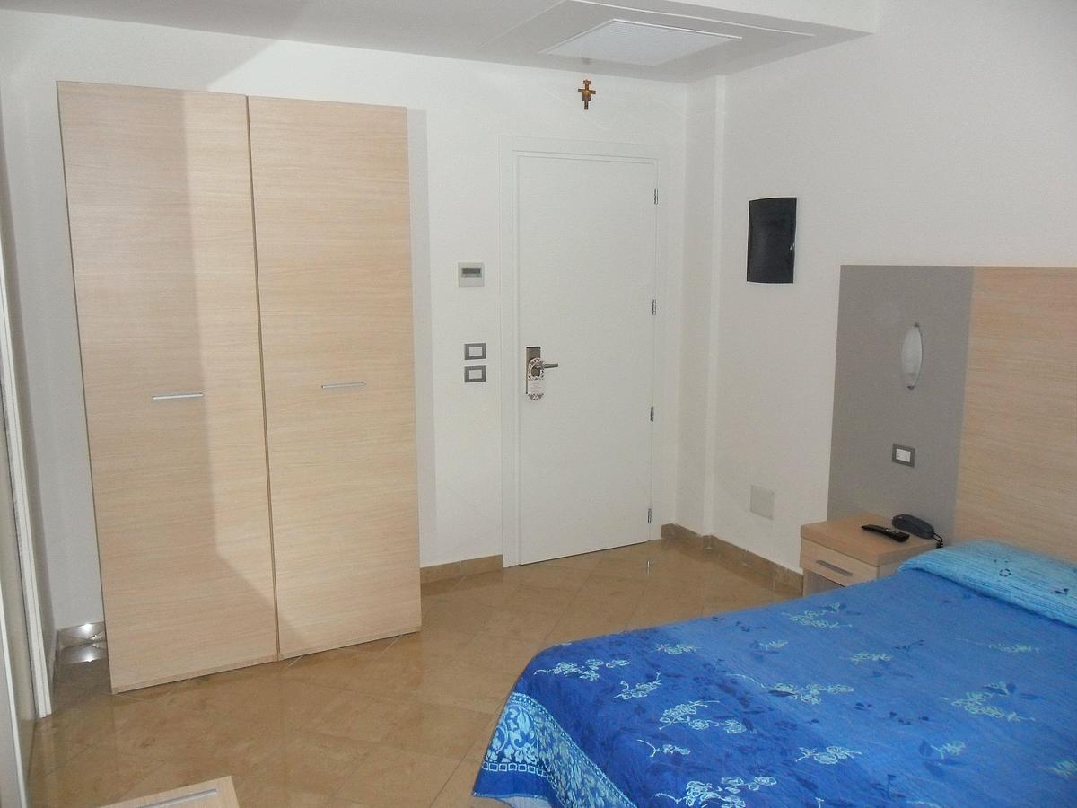 Double Room,647876727:JPEG