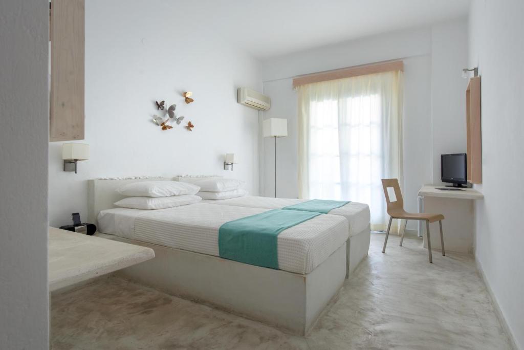 Tweepersoonskamer met 1 of 2 Bedden en Uitzicht op het Zwembad