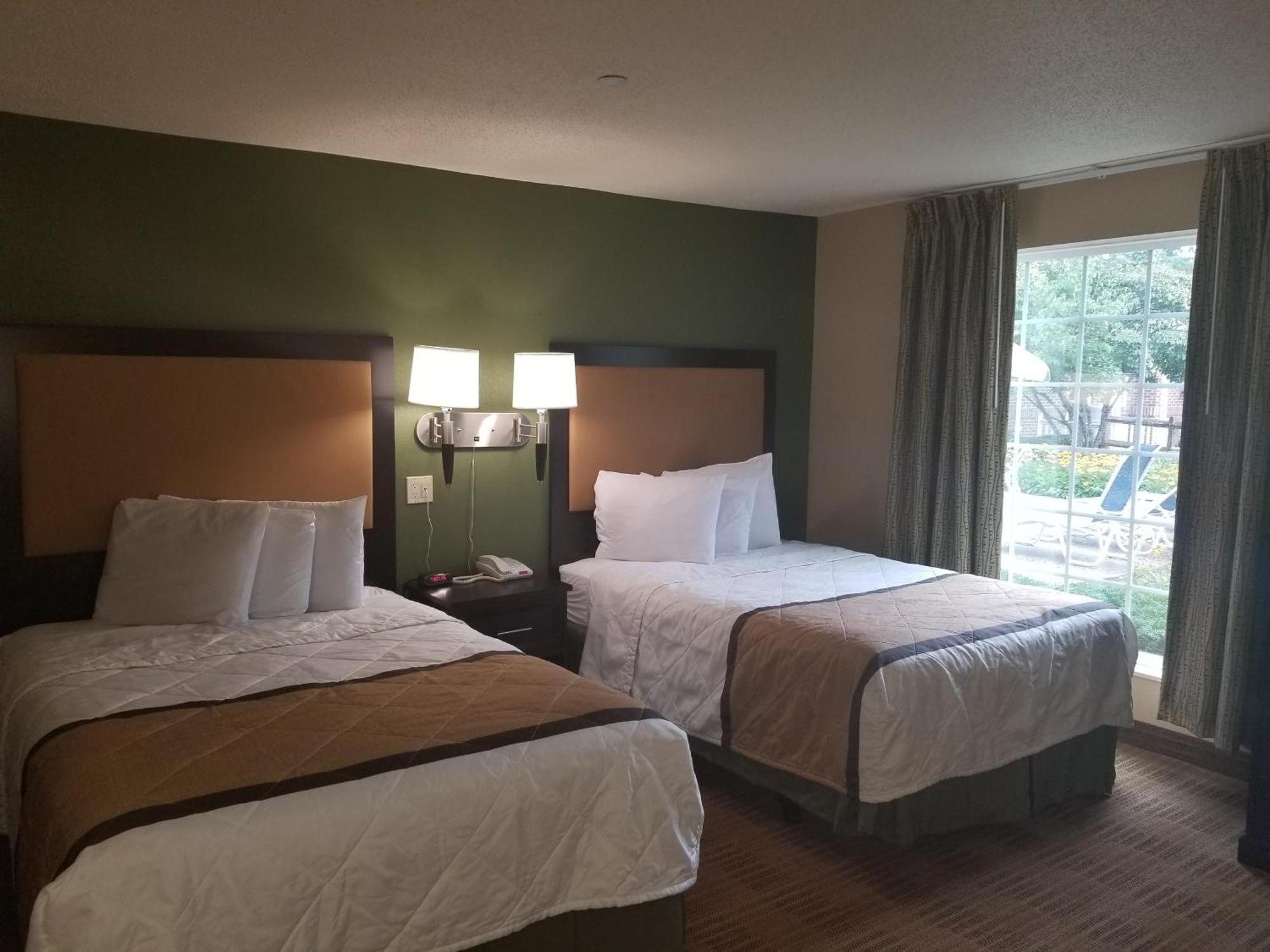 Deluxe Studio 2 Queen Beds Non-Smoking