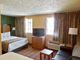 Deluxe Studio 1 Queen Bed Non-Smoking