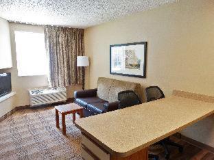 One Bedroom Suite 1 Queen Bed Non-Smoking