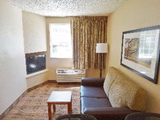 One Bedroom Suite 1 Queen Bed Non-Smoking