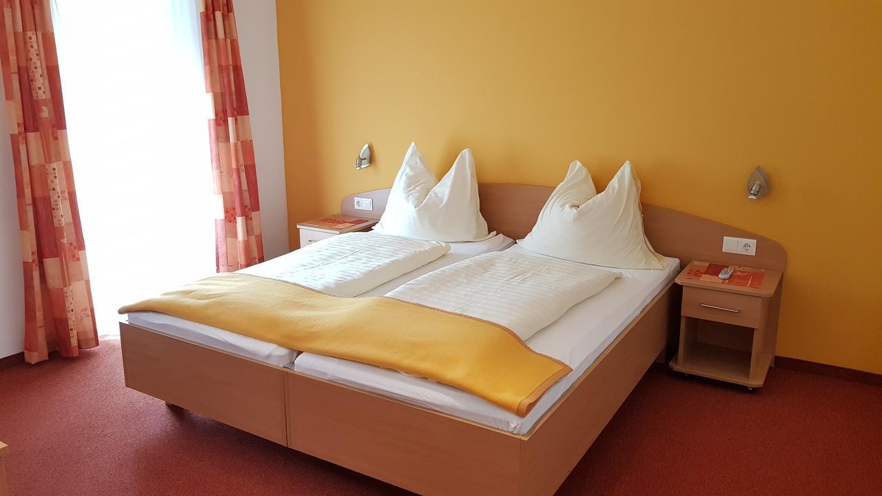 Doppelzimmer mit Balkon