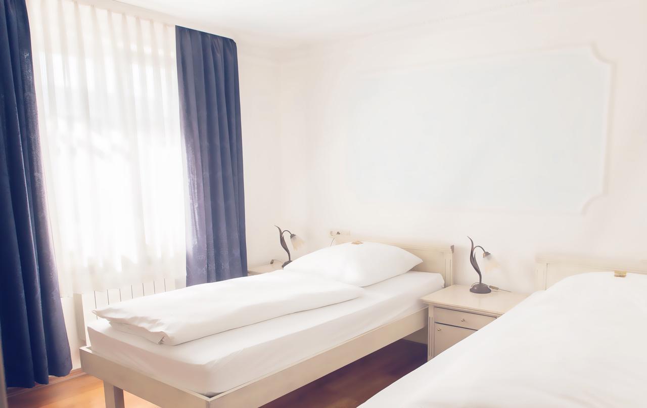 Doppel- oder Zweibettzimmer