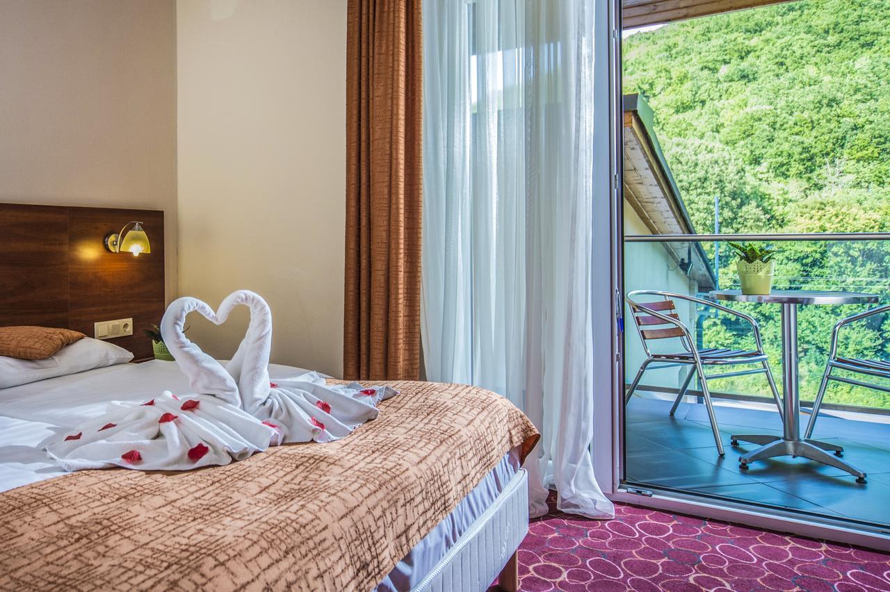 Triple Room with Mountain View