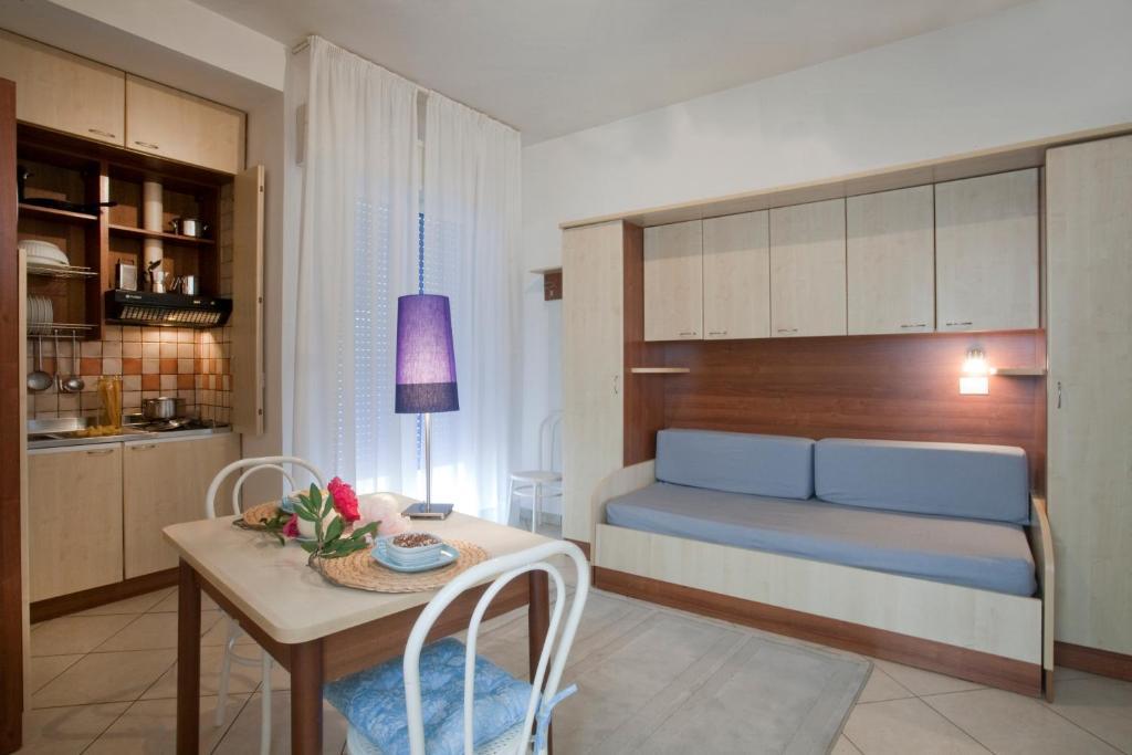 One-Bedroom Apartment with Beach Access (4 Adults)