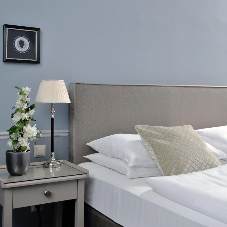 Madame Rosa Suite