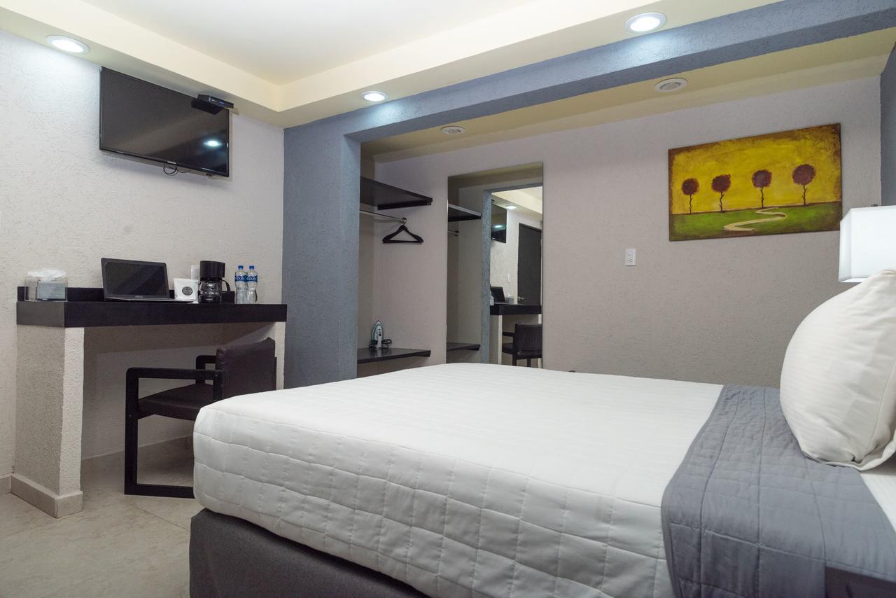 Double Room One Queen Bed