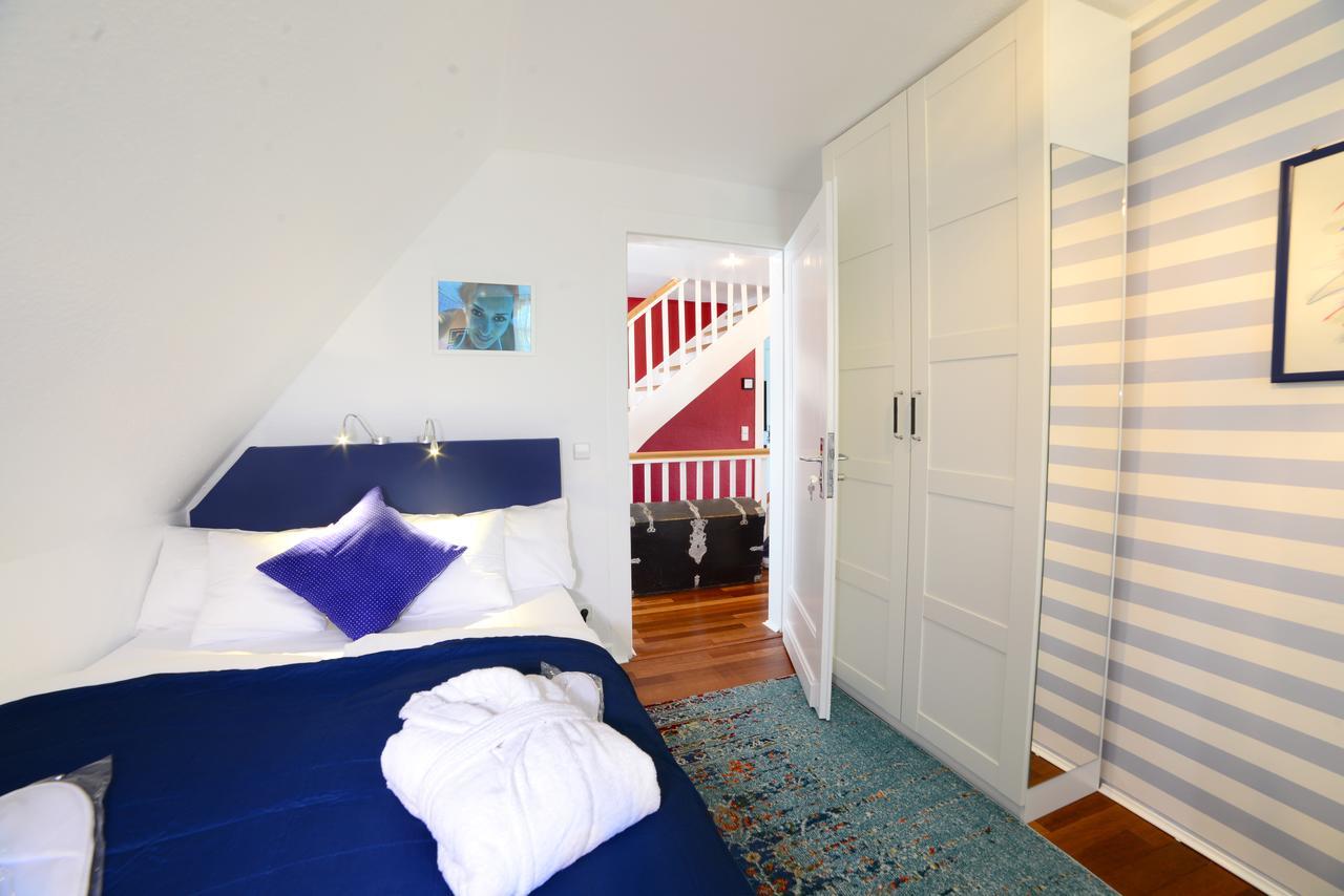 Small Double Room,661951389:JPEG