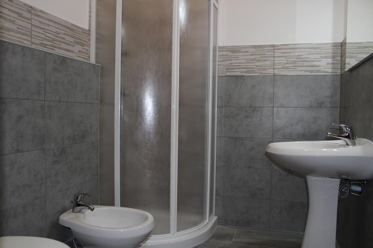 Camera Matrimoniale Standard con Bagno in Comune