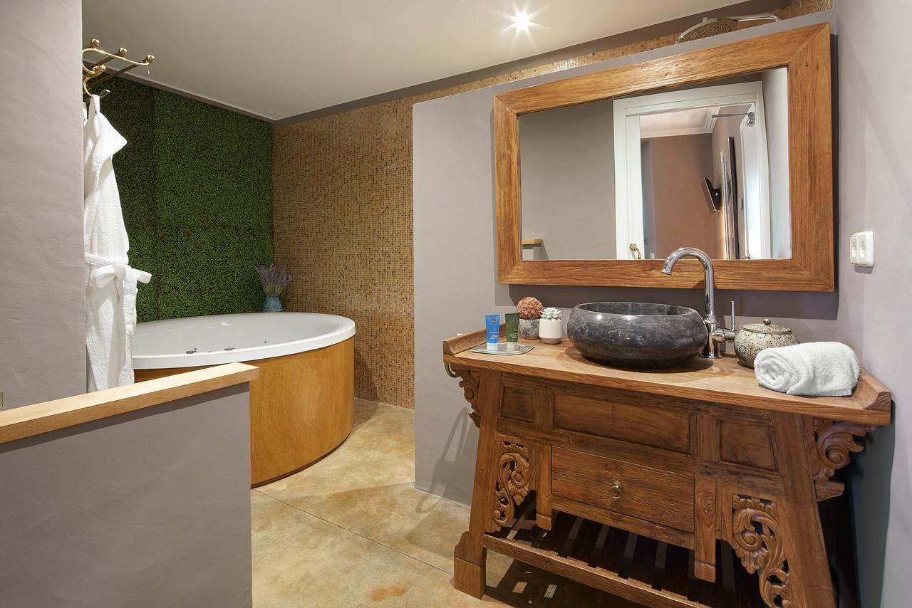 Deluxe Suite Spa Bath,662903796:JPEG