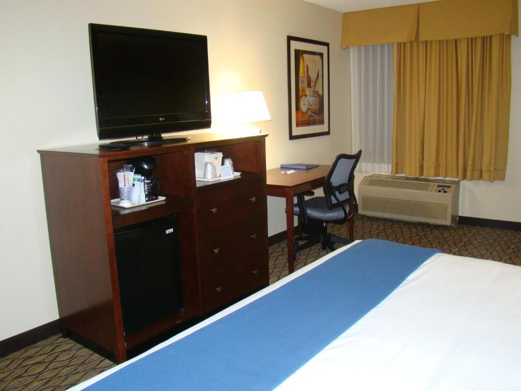 Standard King Room Mobility Accessible