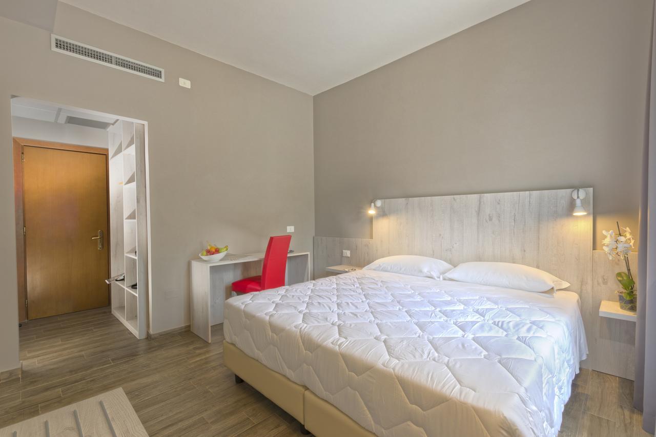 Standard Double or Twin Room,664351290:JPEG