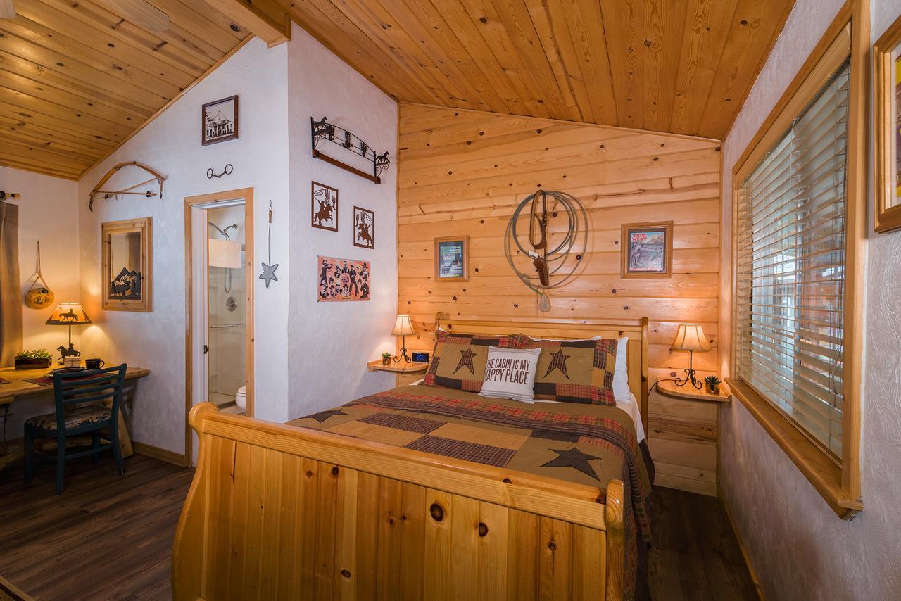 Queen Room True West