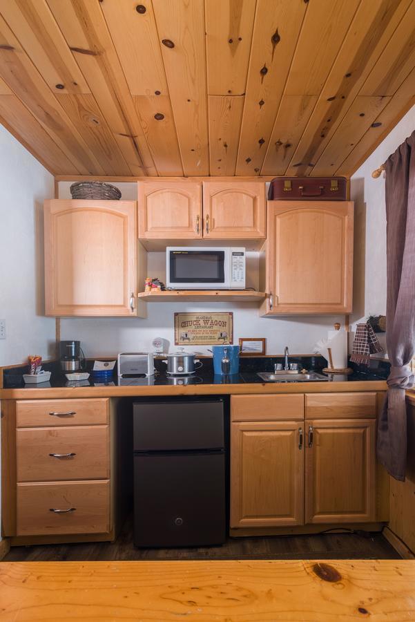 Queen Room Optional Twin Bed Pioneer