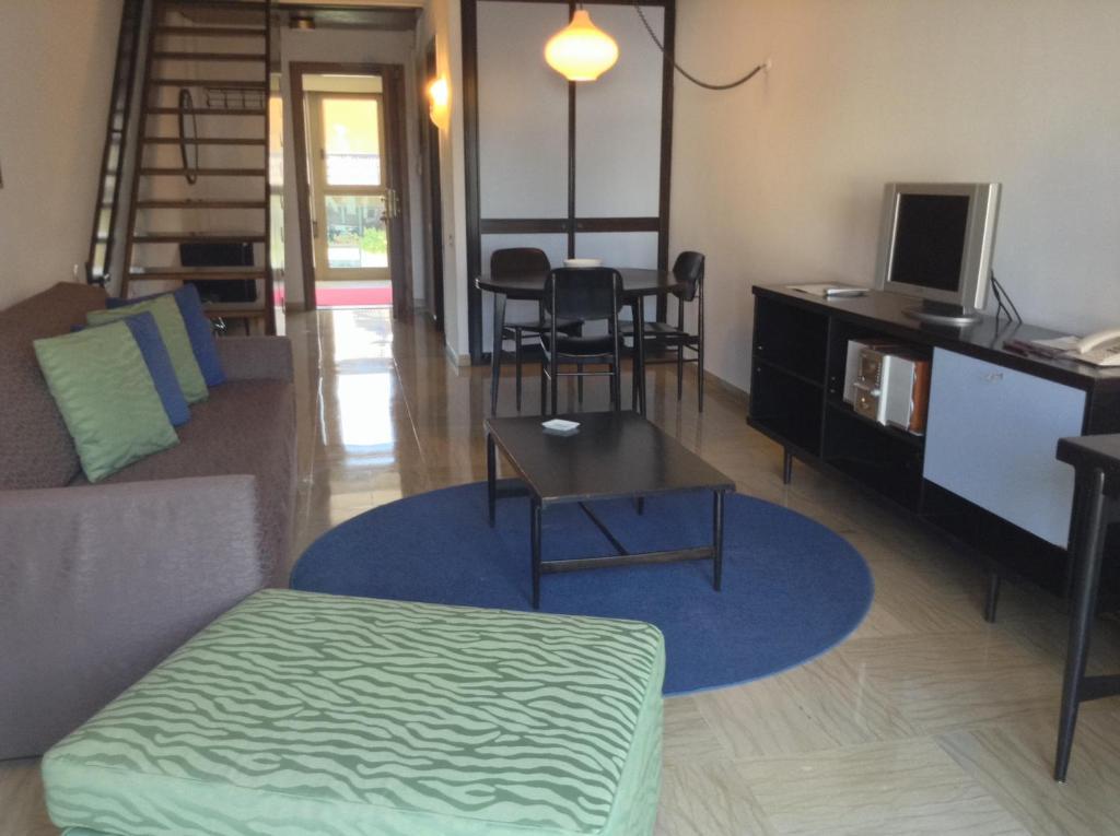 Appartamento con 2 Camere da Letto e Balcone - Su 2 Livelli (3 Adulti)
