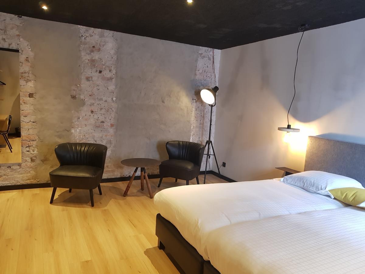 Large Room,665241153:JPEG