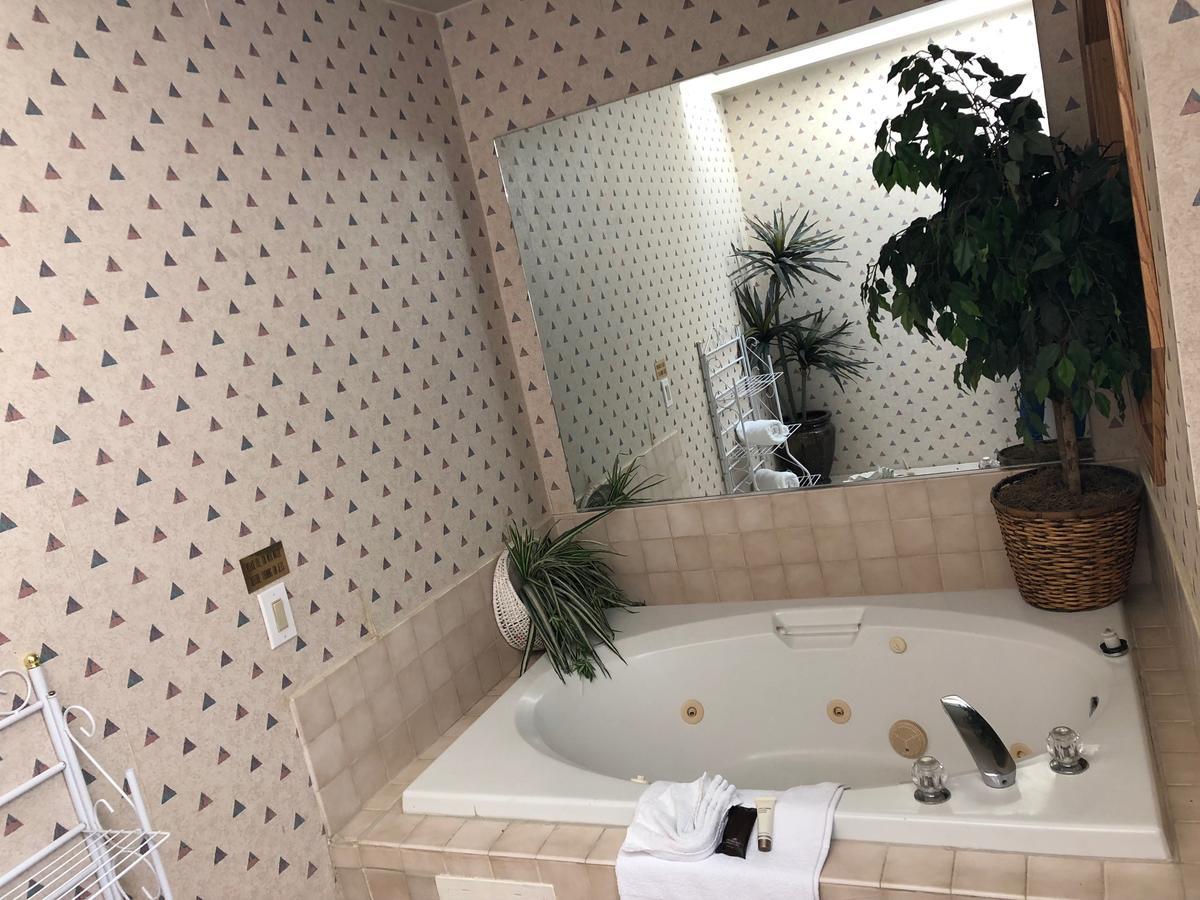 Luxury Suite Spa Bath