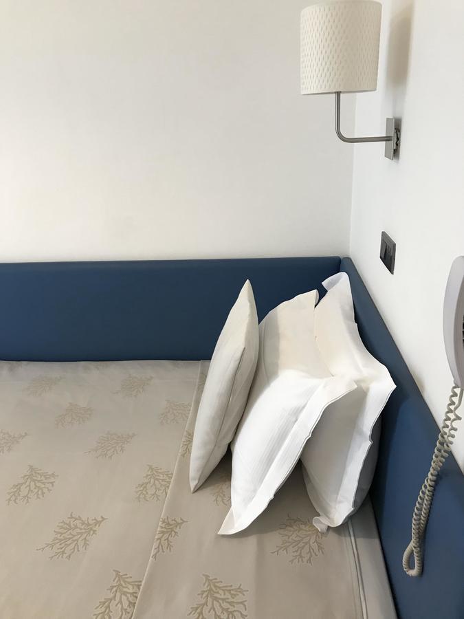 Single Room,665858103:JPEG