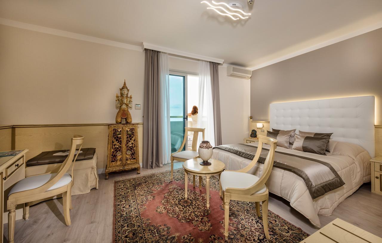 Junior Suite mit seitlichem Meerblick und Zugang zum Spa