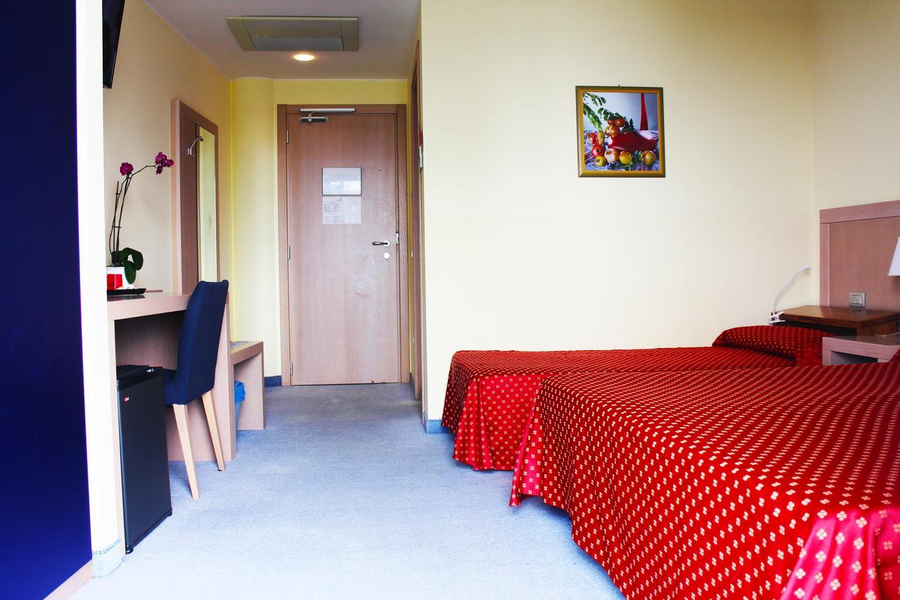 Triple Room,666162276:JPEG
