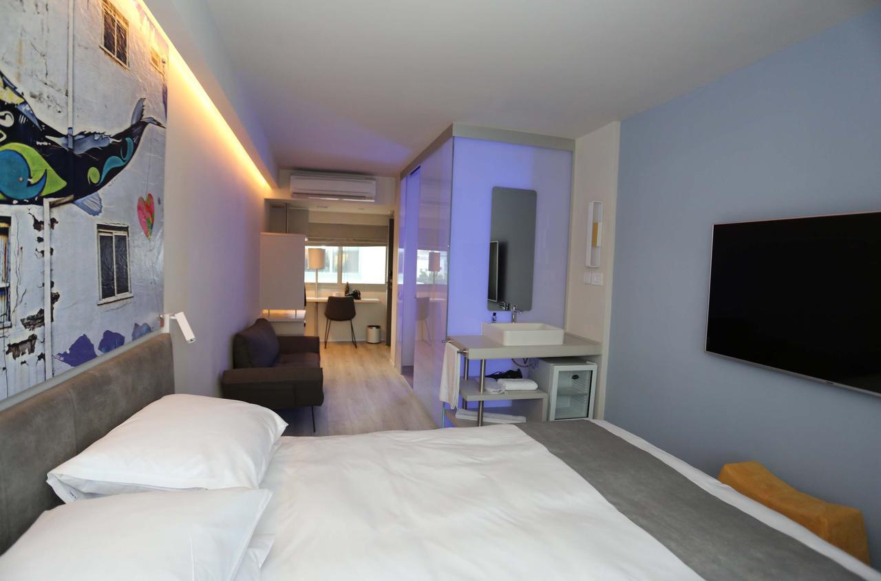 Eckzimmer Plus mit Queensize-Bett (2 Erwachsene + 1 Kind)