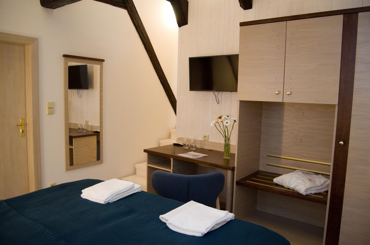 Doppel- oder Zweibettzimmer