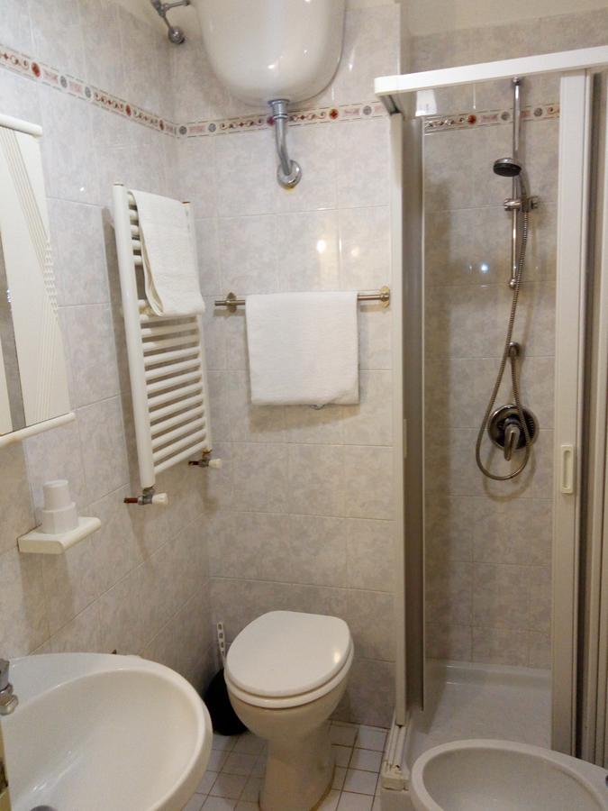 Camera Tripla Classic