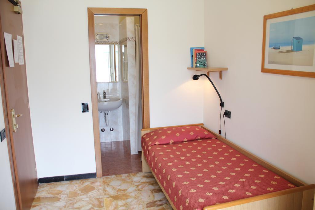 Single Room,66920479:JPEG