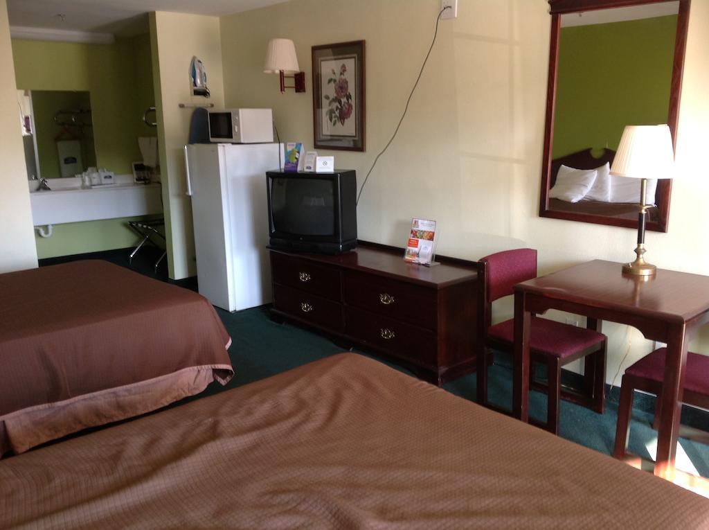 Queen Room Two Queen Beds Non-Smoking