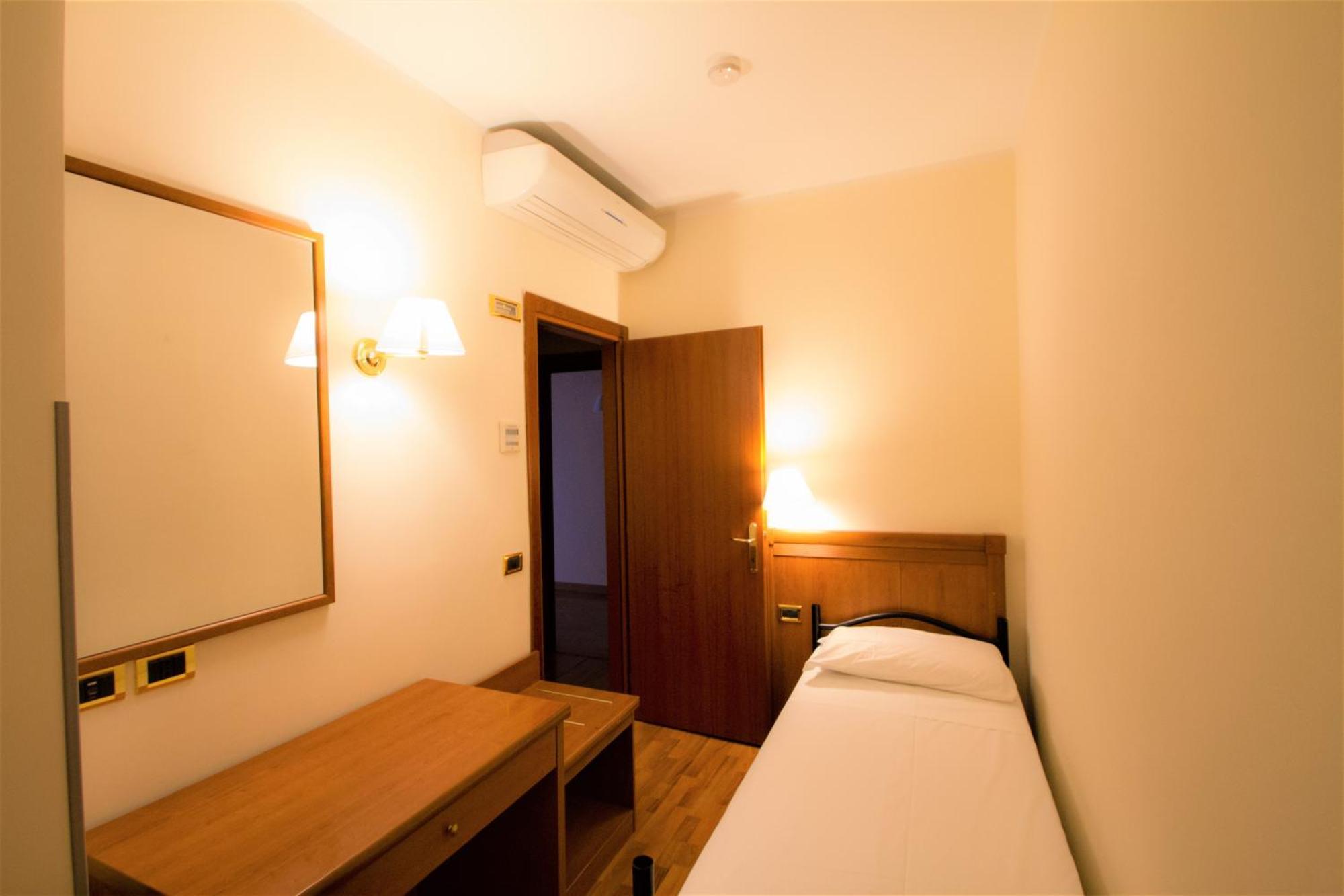 Classic Quadruple Room,786116919:JPEG
