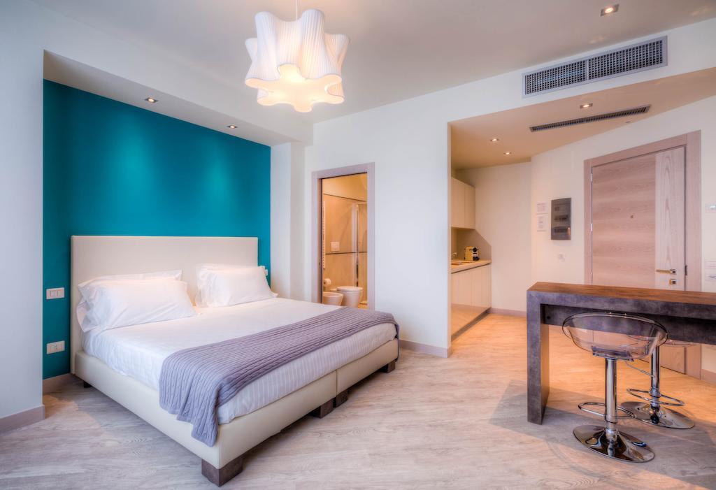 Superior Studio kitchen & Pool Access