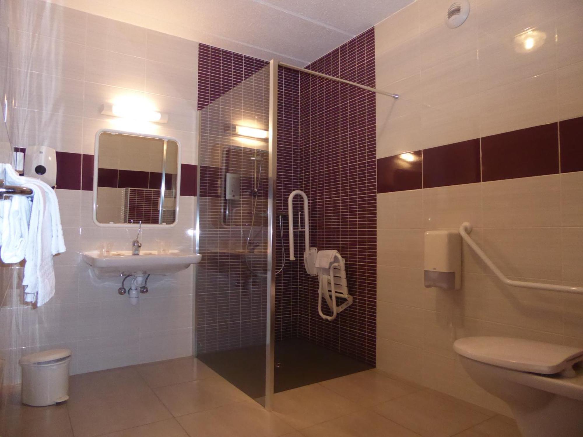 Chambre Double - Accessible aux Personnes à Mobilité Réduite