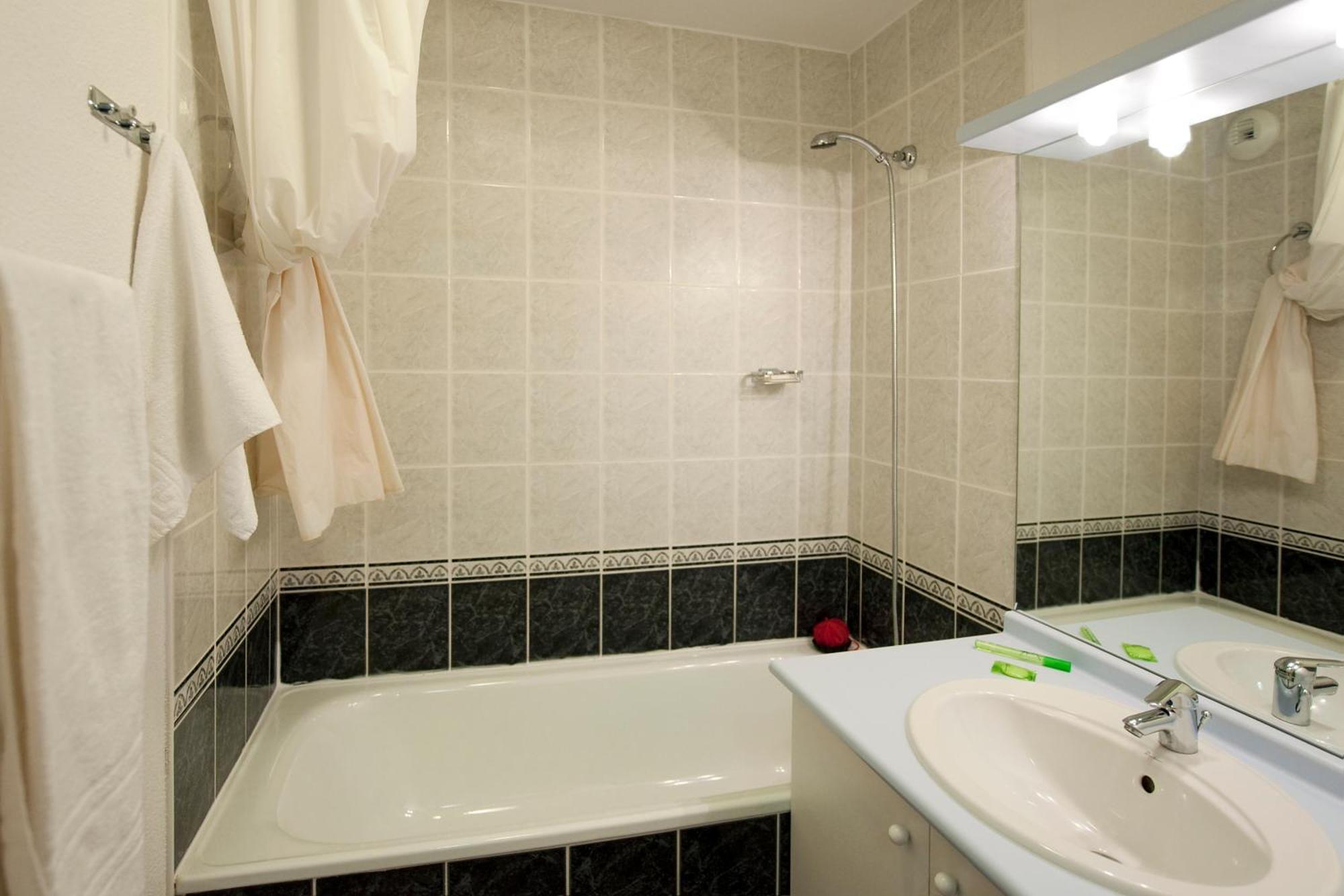 One-Bedroom Apartment,1430591623:JPEG