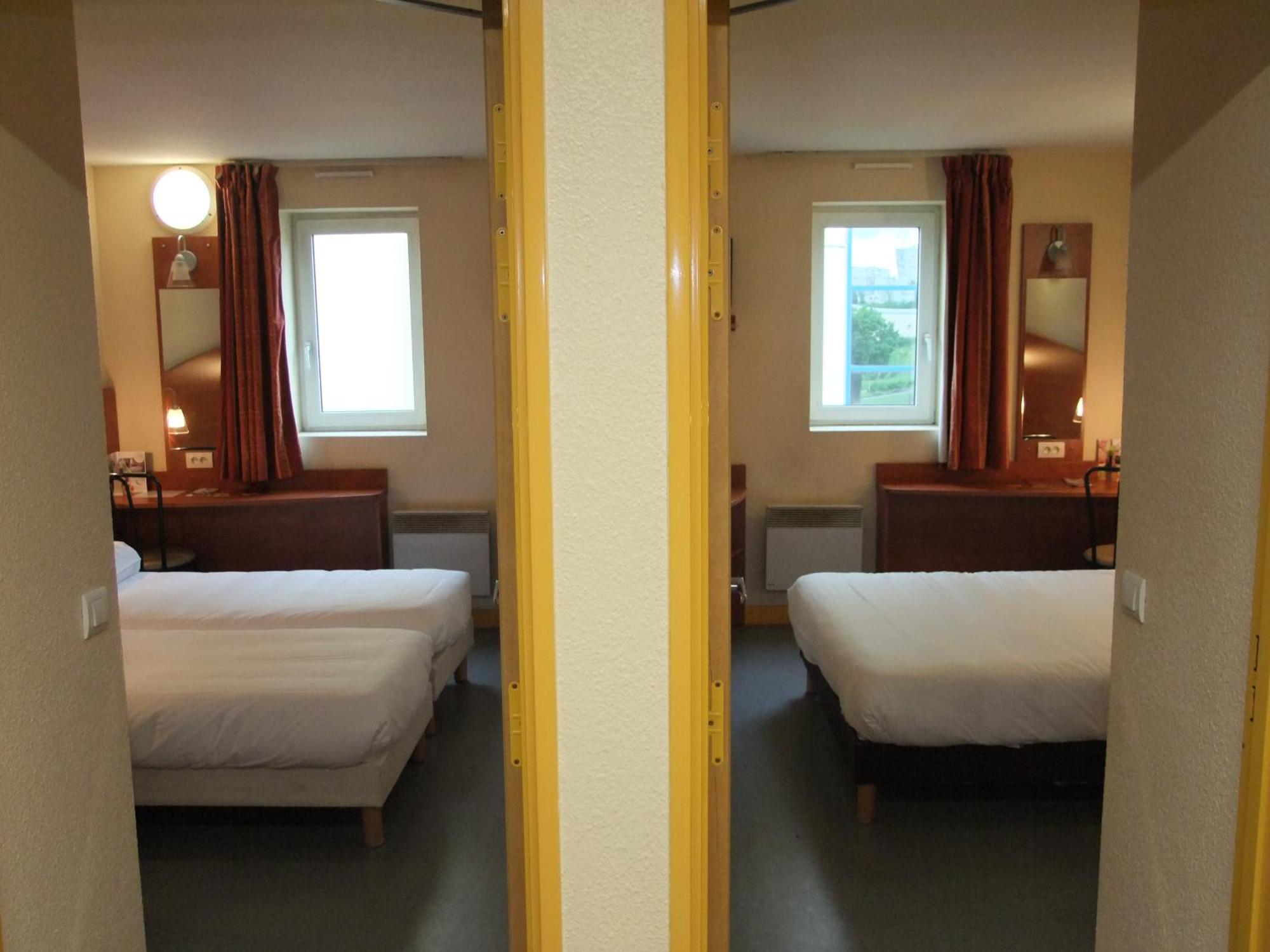 Deux Chambres Communicantes (1 Chambre Double et 1 Chambre Lits Jumeaux)