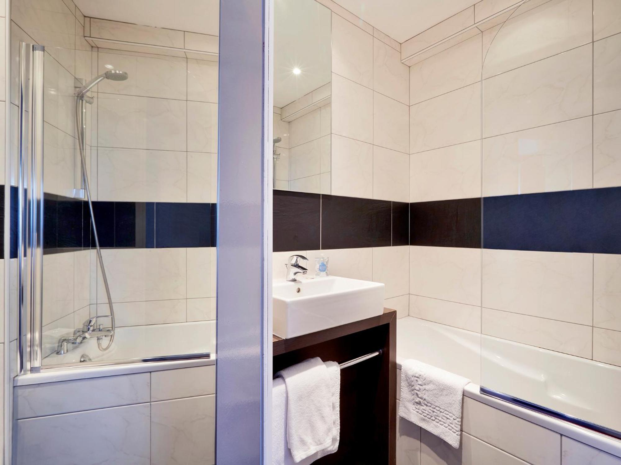 Single Room,680129376:JPEG