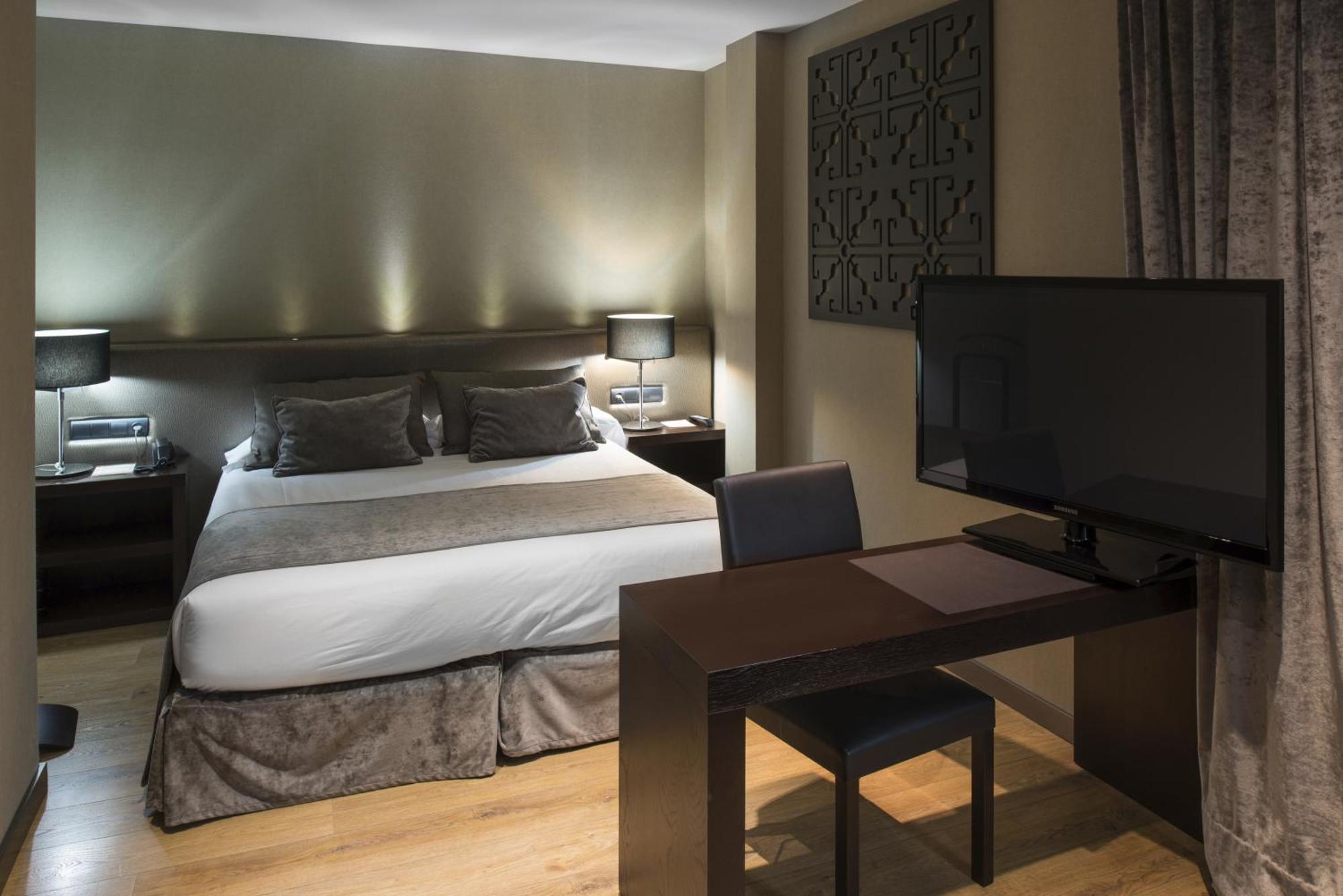 Superior Double or Twin Room,680717757:JPEG