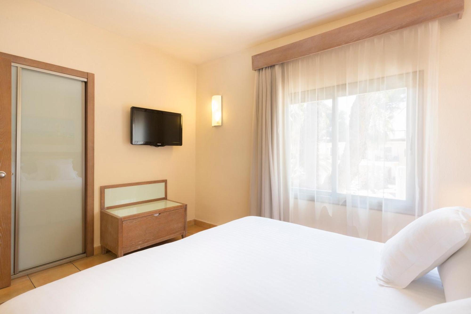 One-Bedroom Apartment,680934450:JPEG