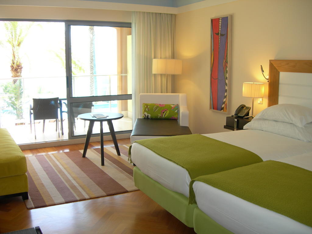Quarto Twin Superior com Vista Mar (2 Adultos + 1 Criança)