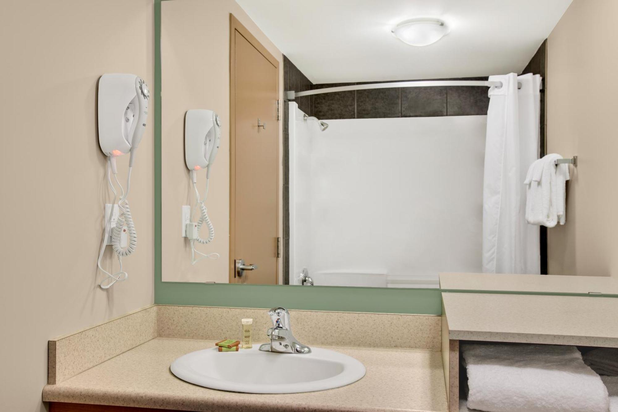 Deluxe Business Queen Room with Two Queen Beds - Non-Smoking