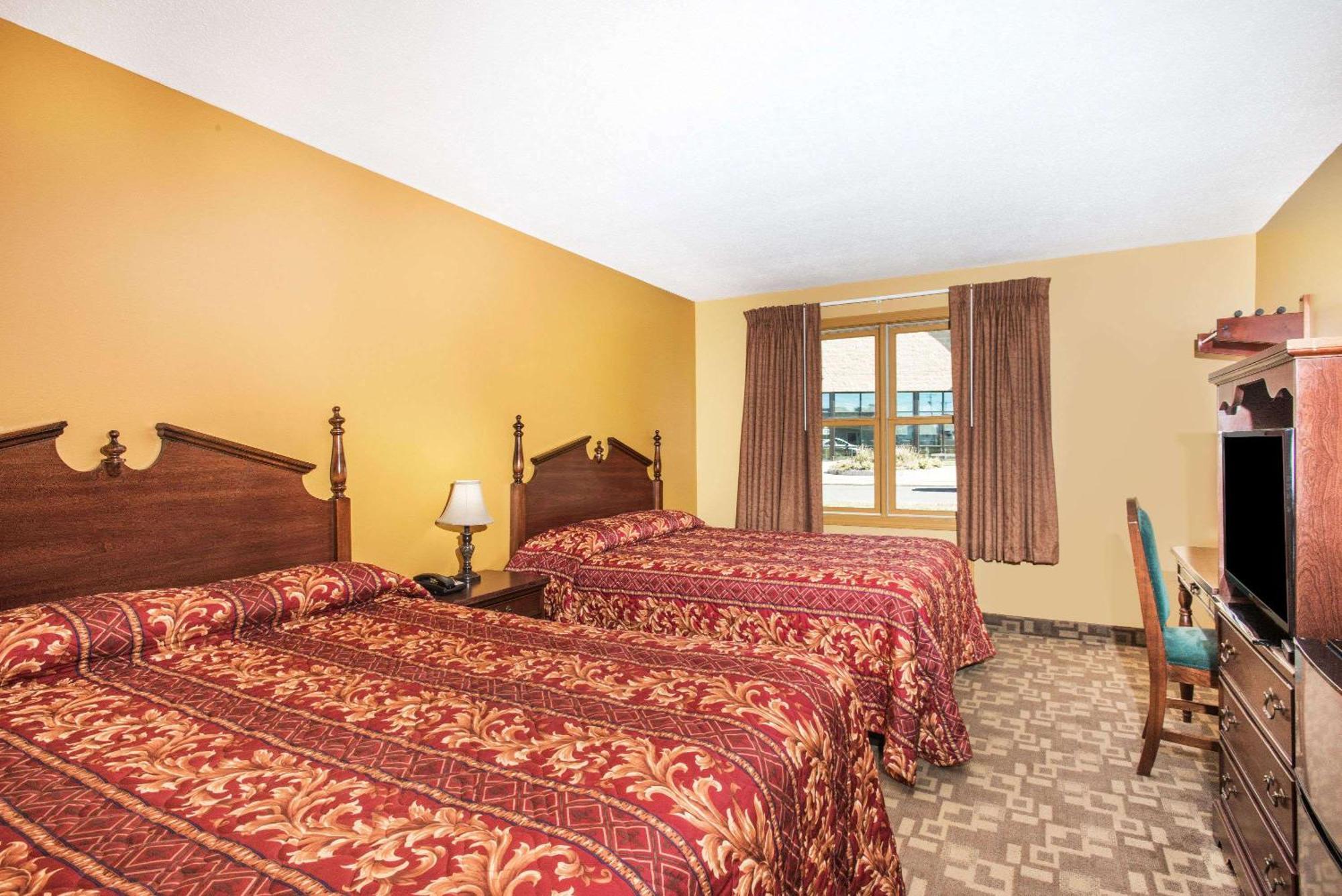 Queen Room Two Queen Beds Non-Smoking