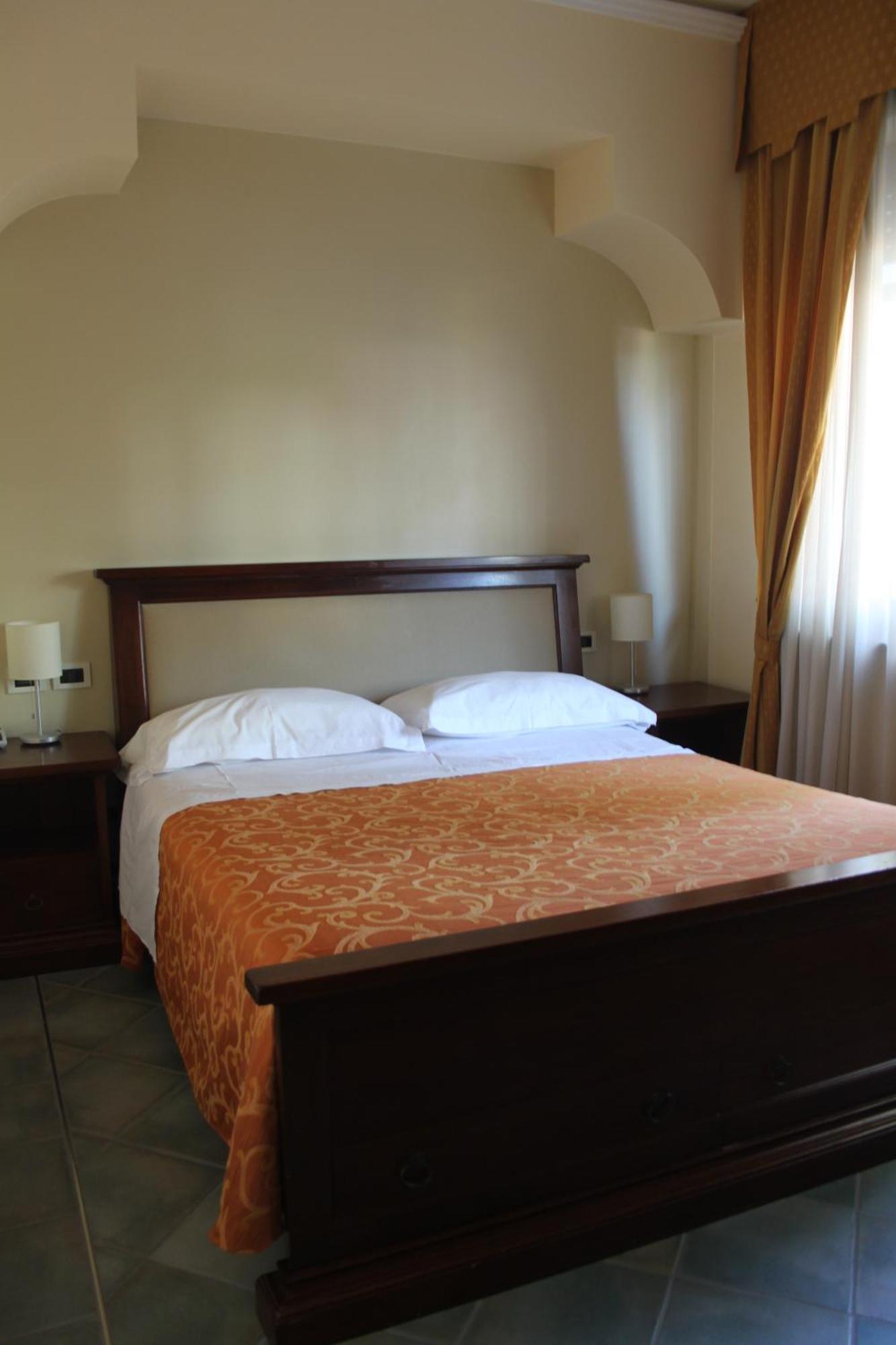 Double or Twin Room,688730241:JPEG